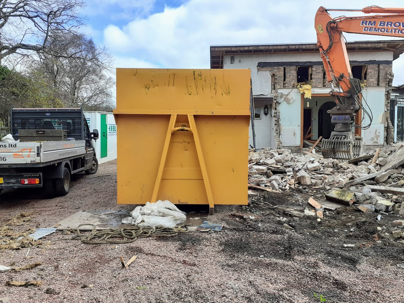 40 yard roll on roll off skip hire in Glasgow, click here for 40 yard RoRo skip prices, and book 40-yard RoRo skip hire online in the Glasgow area